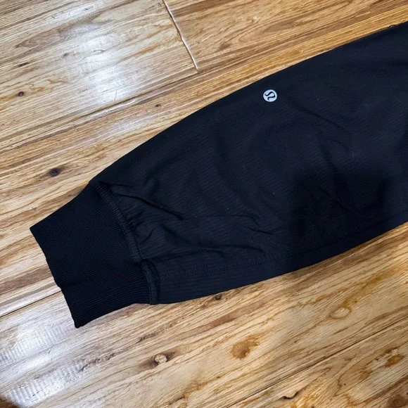 Lululemon Dance Studio Mid-Rise Jogger
Full Length Sz 2 - Picture 7 of 10